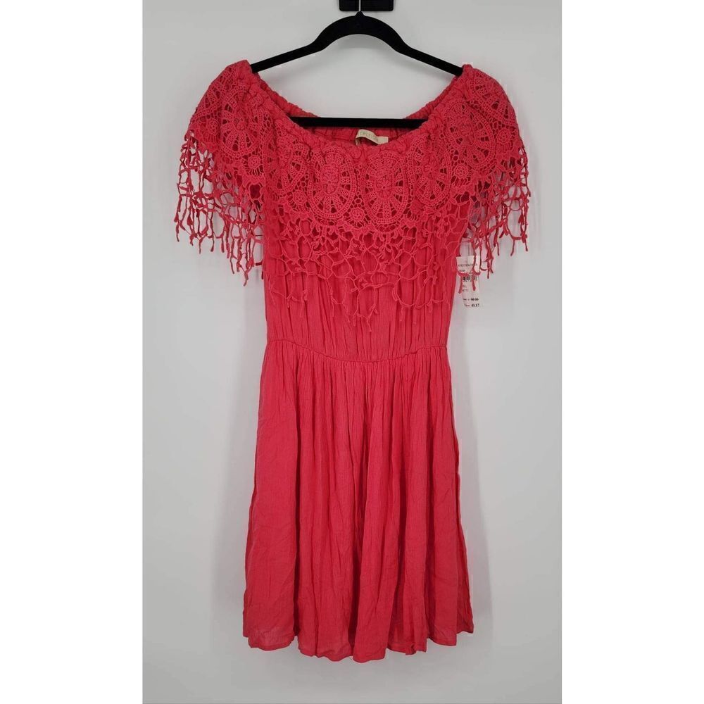 ‎NWT Everleigh Women's Coral Off the Shoulder Dress Size Small.